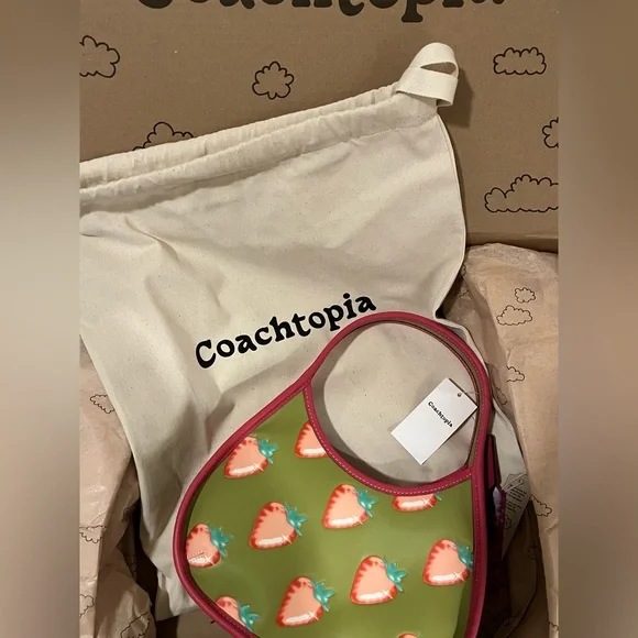 Coachtopia ergo strawberry bag - Picture 2 of 3